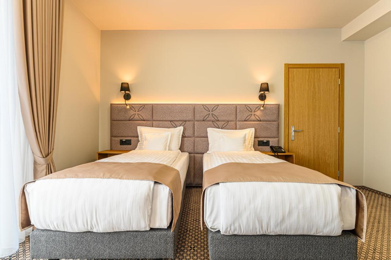 Hotel Dukat Gura Humorului Eksteriør billede
