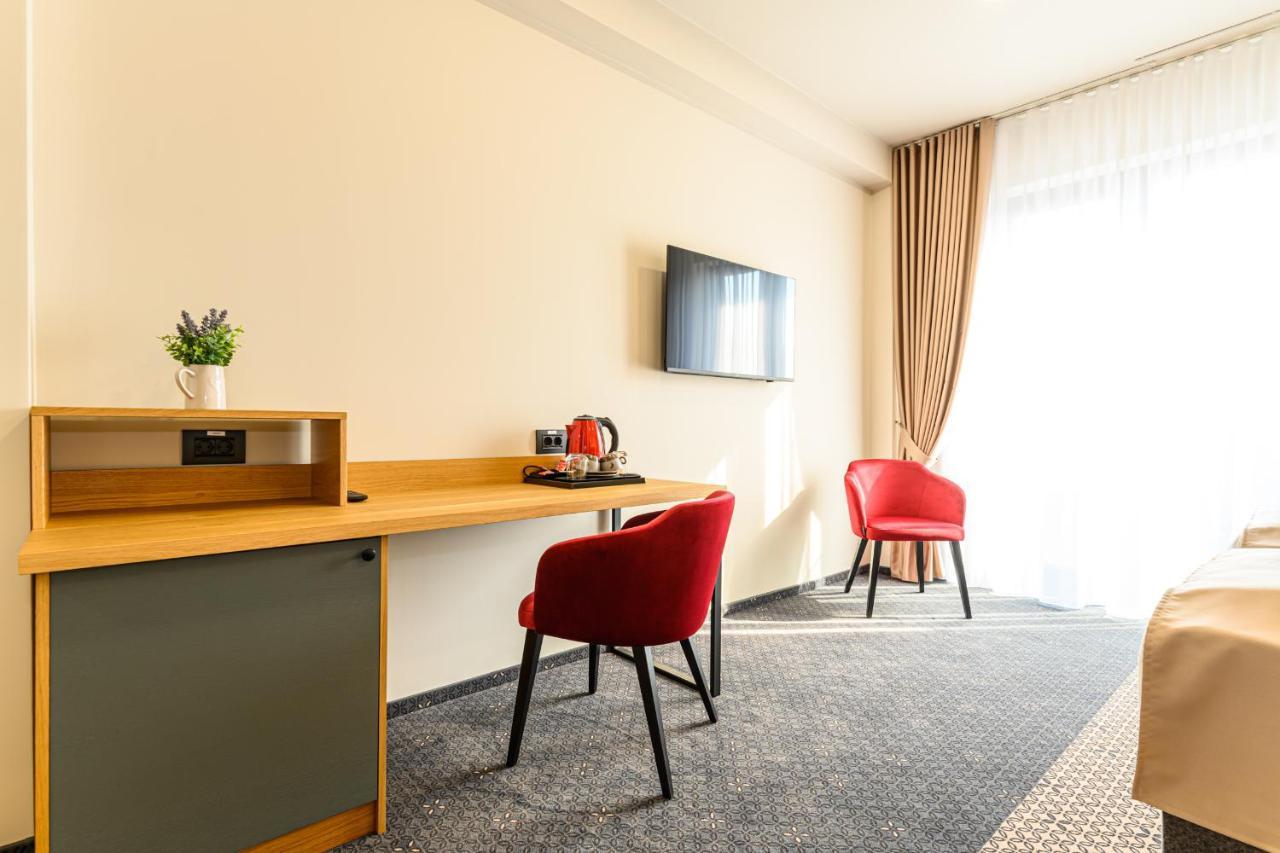 Hotel Dukat Gura Humorului Eksteriør billede