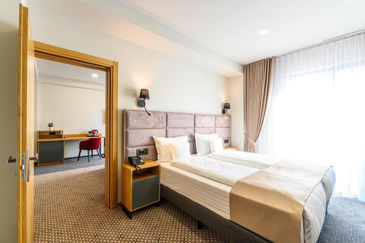 Hotel Dukat Gura Humorului Eksteriør billede