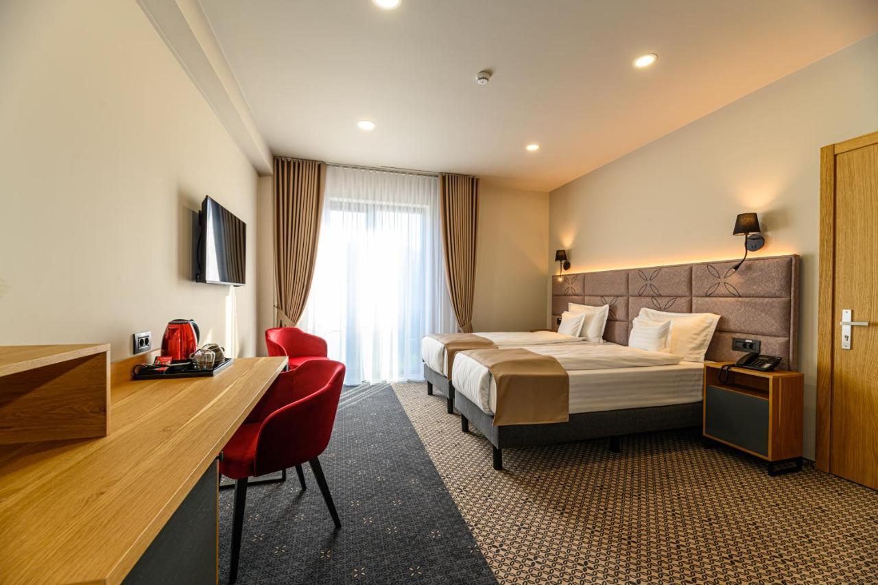 Hotel Dukat Gura Humorului Eksteriør billede