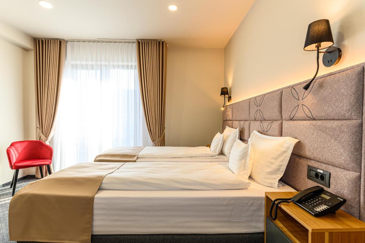 Hotel Dukat Gura Humorului Eksteriør billede
