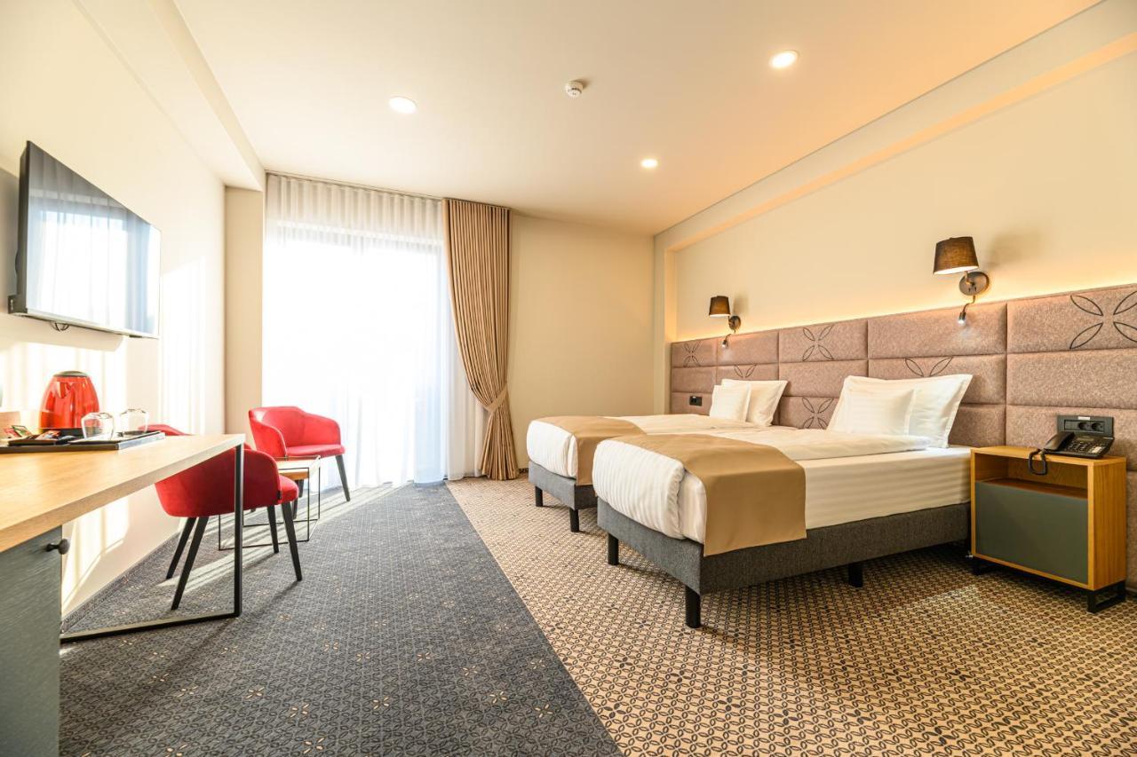 Hotel Dukat Gura Humorului Eksteriør billede