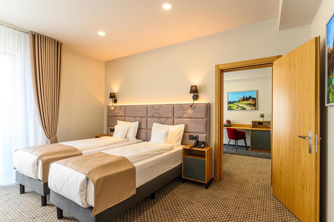 Hotel Dukat Gura Humorului Eksteriør billede