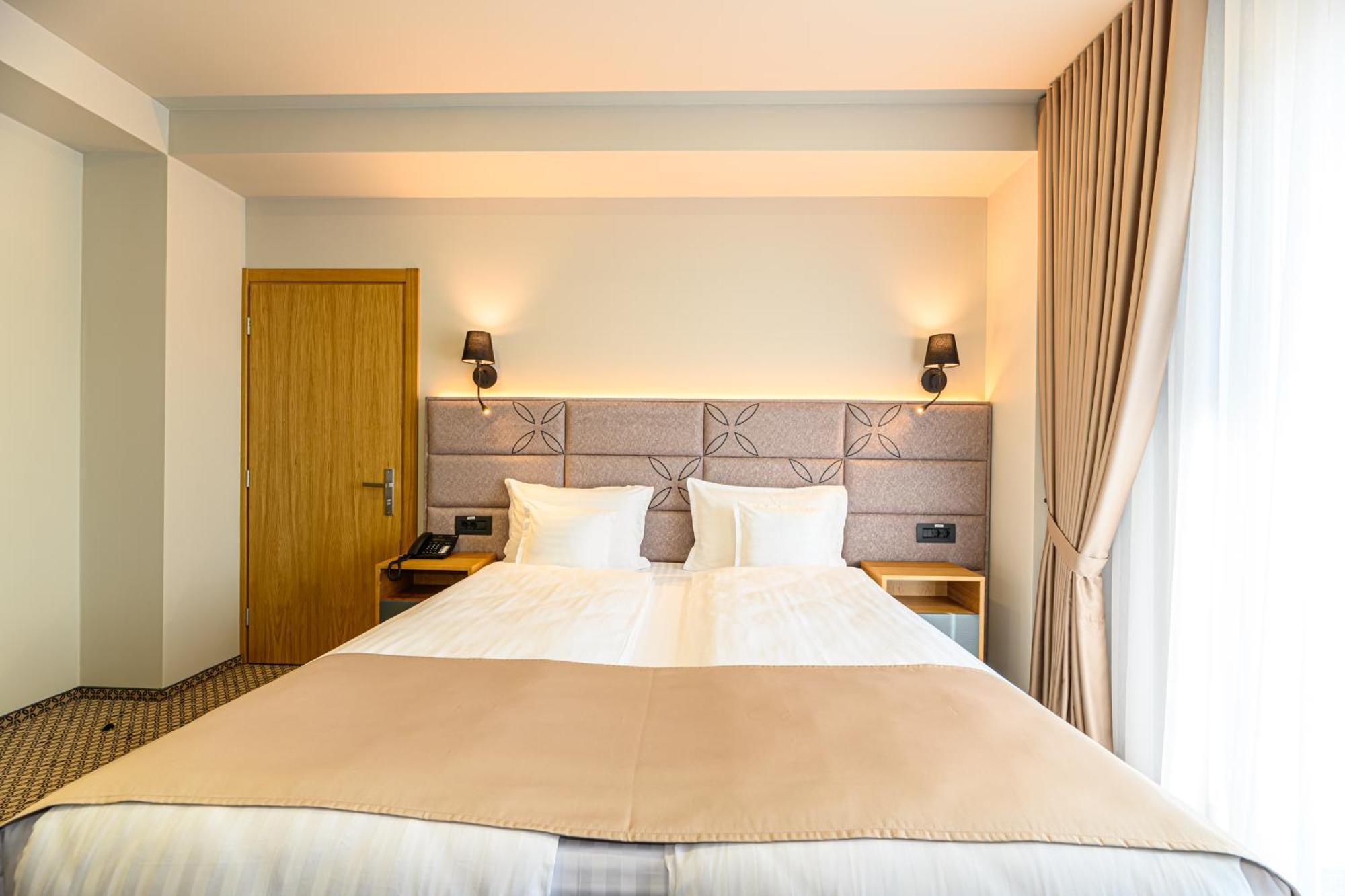 Hotel Dukat Gura Humorului Eksteriør billede